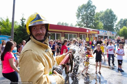 В день Ивана Купалы томичей обольют водой из пожарной машины